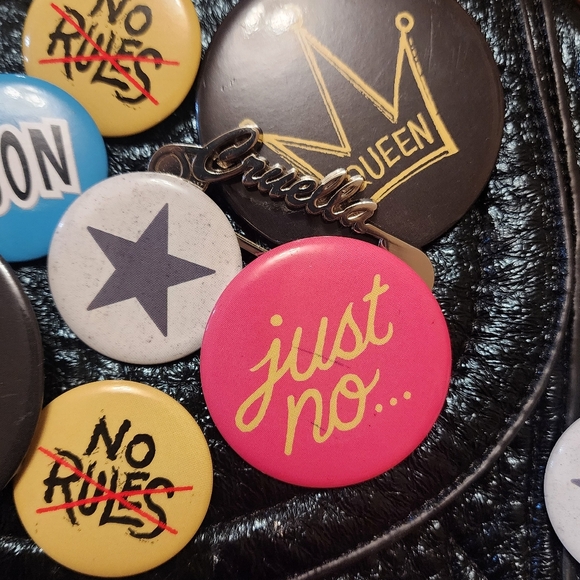 Danielle Nicole Disney Cruella Backpack 🎒 NWT - Picture 11 of 16